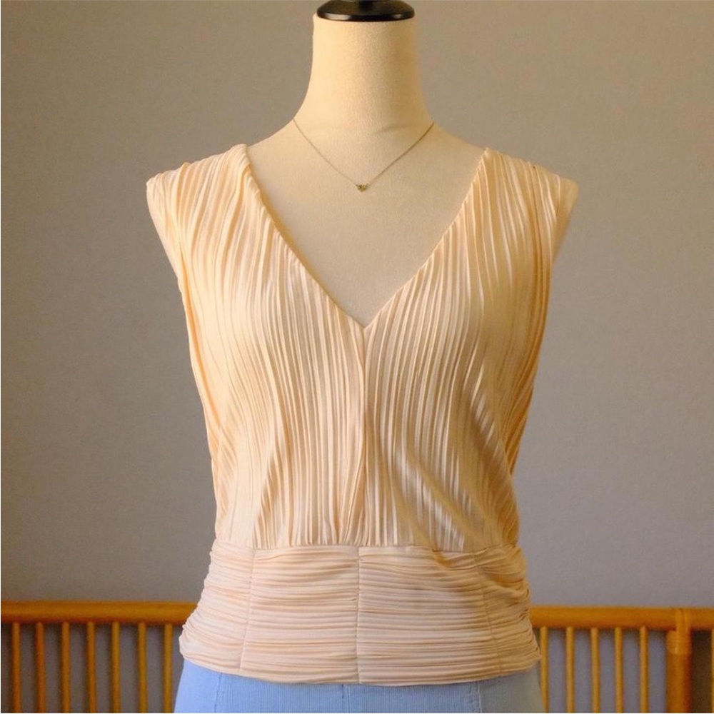 Heartloom Pleated V-Neck Tank – Champagne Glow